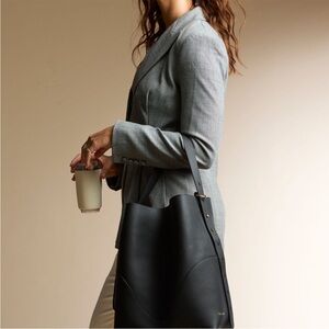 BNIB - Marina Soft BUCKET BAG Onyx - OLEADA
Color: Black